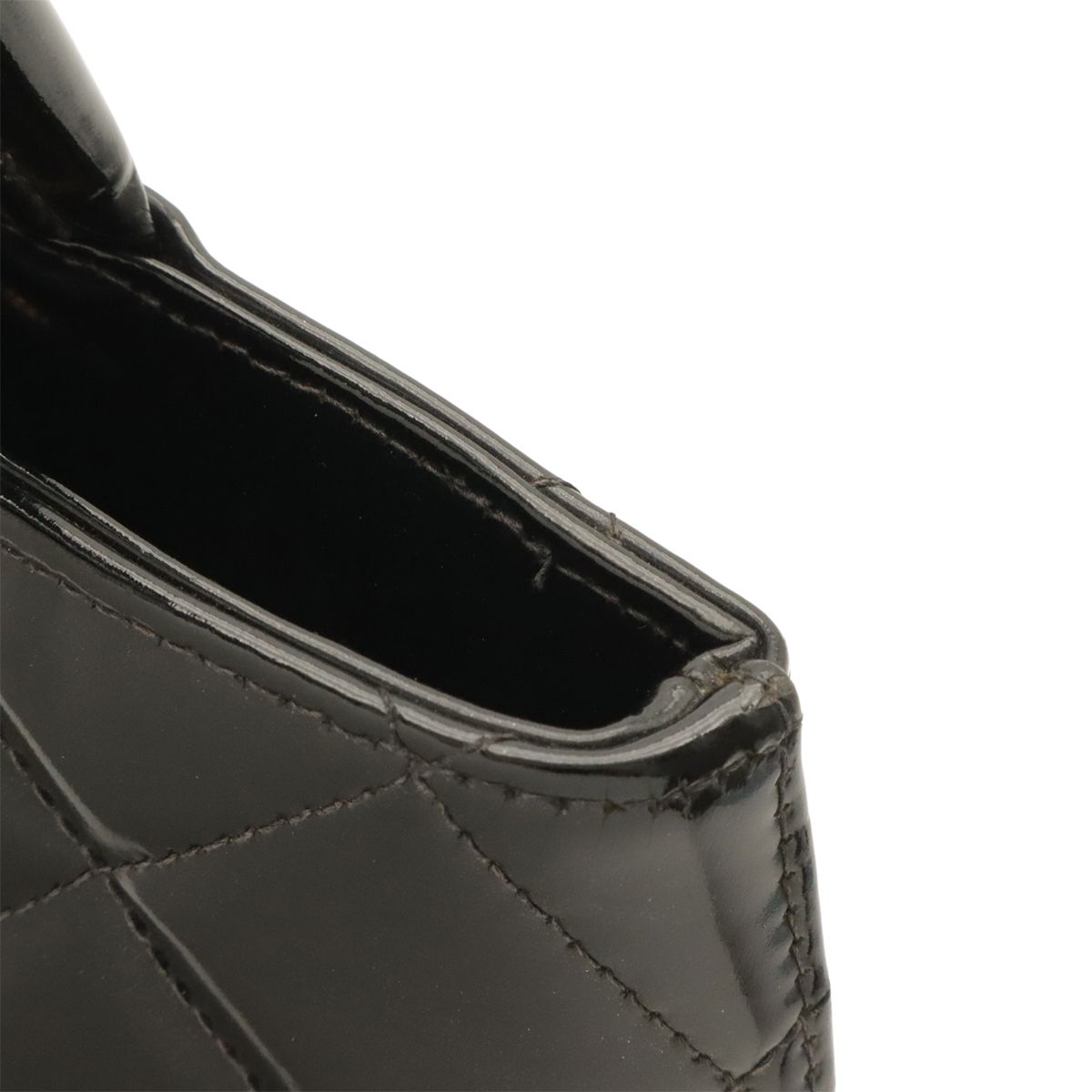 Chanel Quilted CC Logo Reissue Tote Shoulder Bag Patent Patent Leather Black — view 4