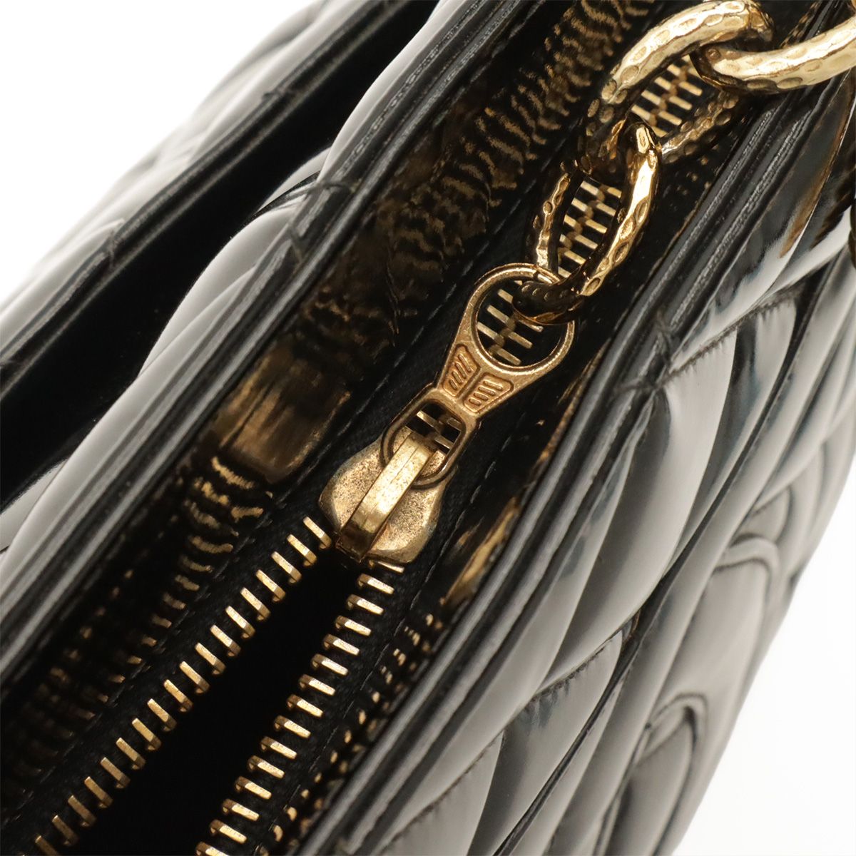 Chanel Quilted CC Logo Reissue Tote Shoulder Bag Patent Patent Leather Black — view 5