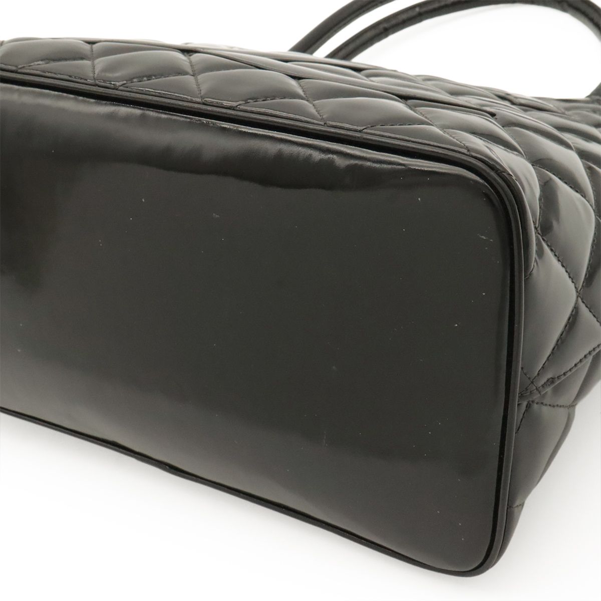 Chanel Quilted CC Logo Reissue Tote Shoulder Bag Patent Patent Leather Black — view 3