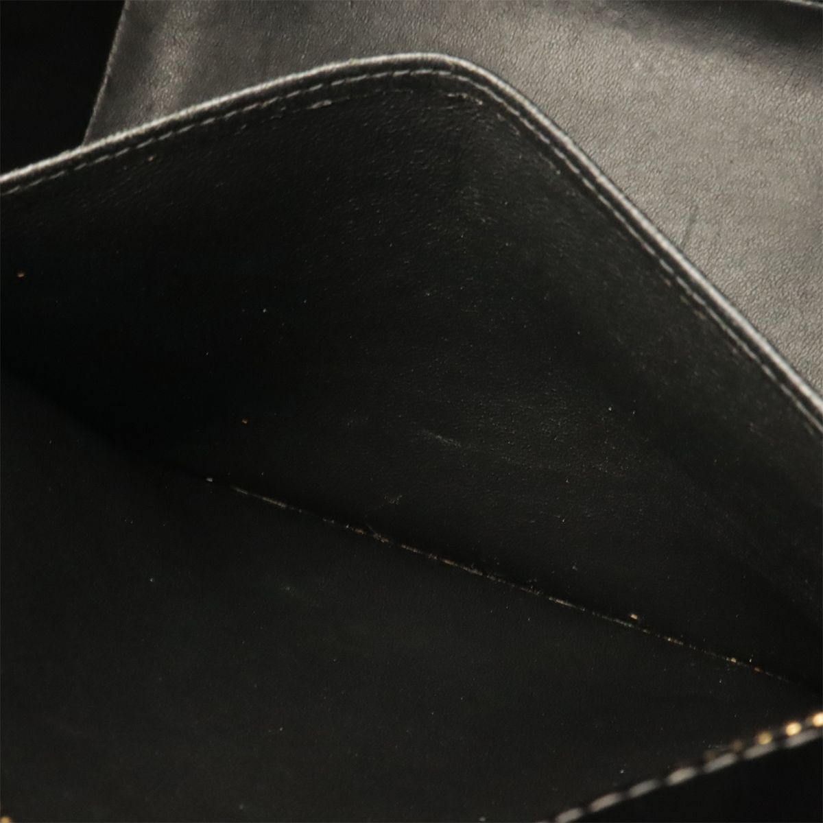 Chanel Quilted CC Logo Reissue Tote Shoulder Bag Patent Patent Leather Black — view 8