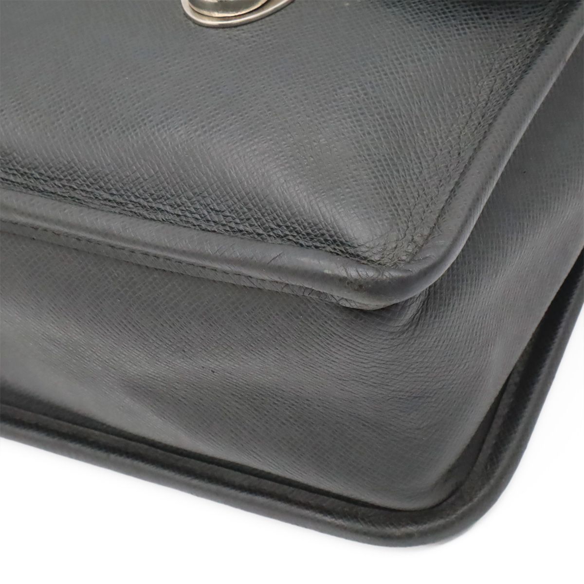 Louis Vuitton Taiga Arecreasing I Shoulder Bag Crossbody Ardoise Black Silver — view 3
