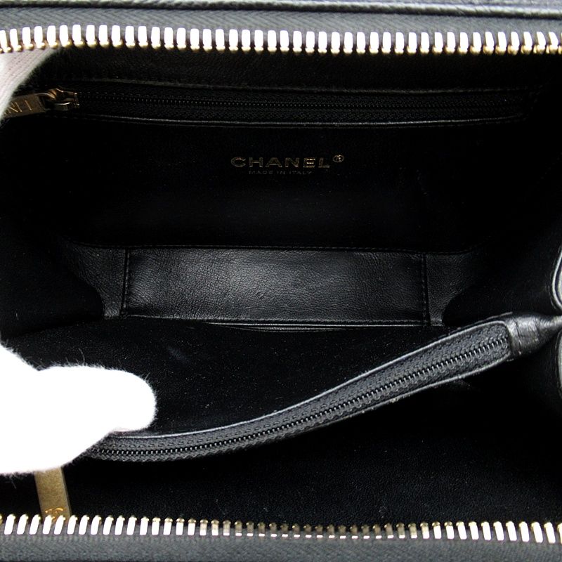 Chanel CC Filigree Vanity Shoulder Bag Caviar Leather Black — view 7