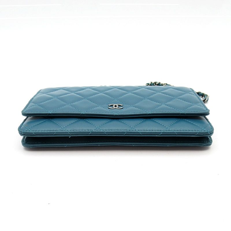 Chanel Quilted Chain Wallet Lambskin Shoulder Bag Green — view 5