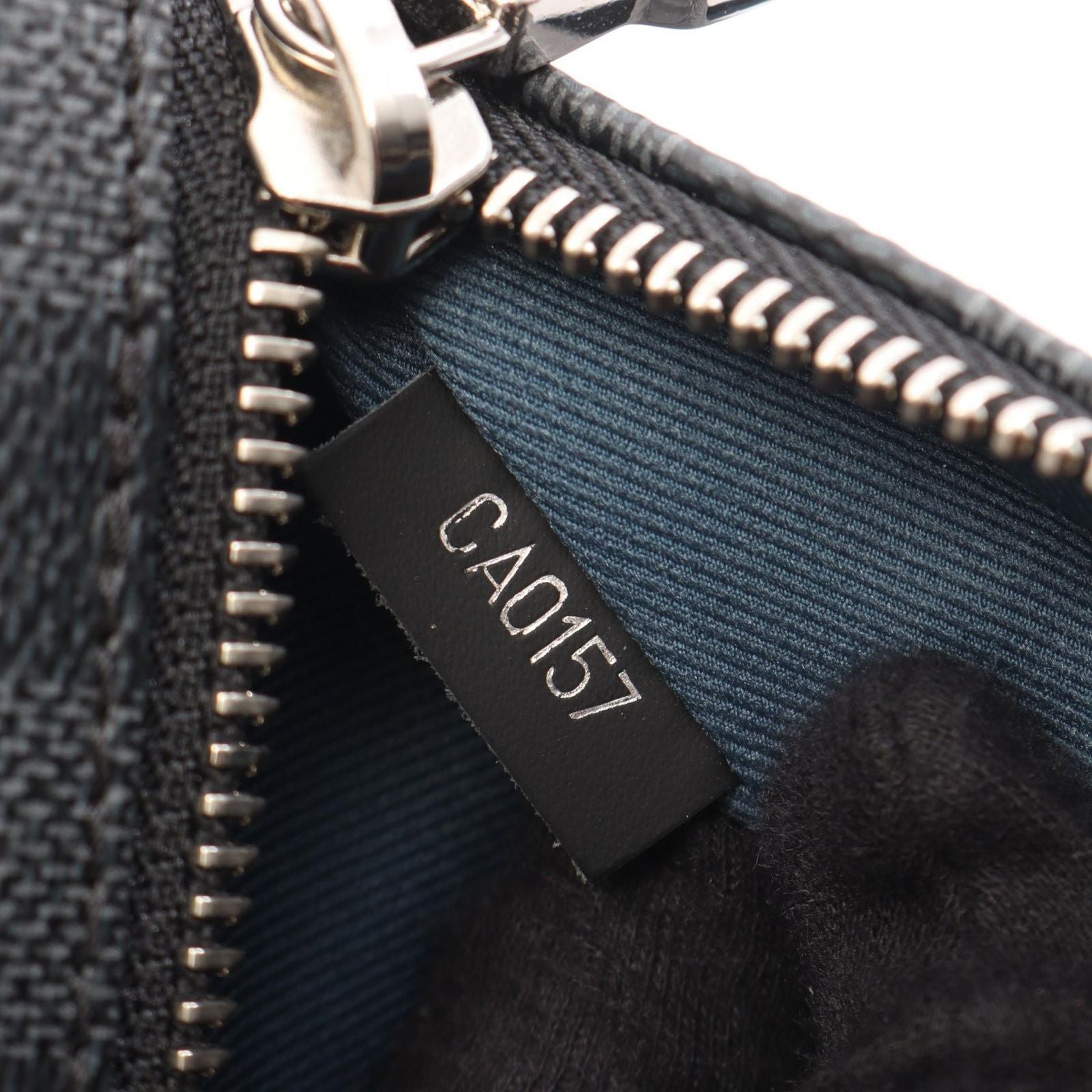 Louis Vuitton Shoulder Bag District MM Damier Graphite Leather — view 5