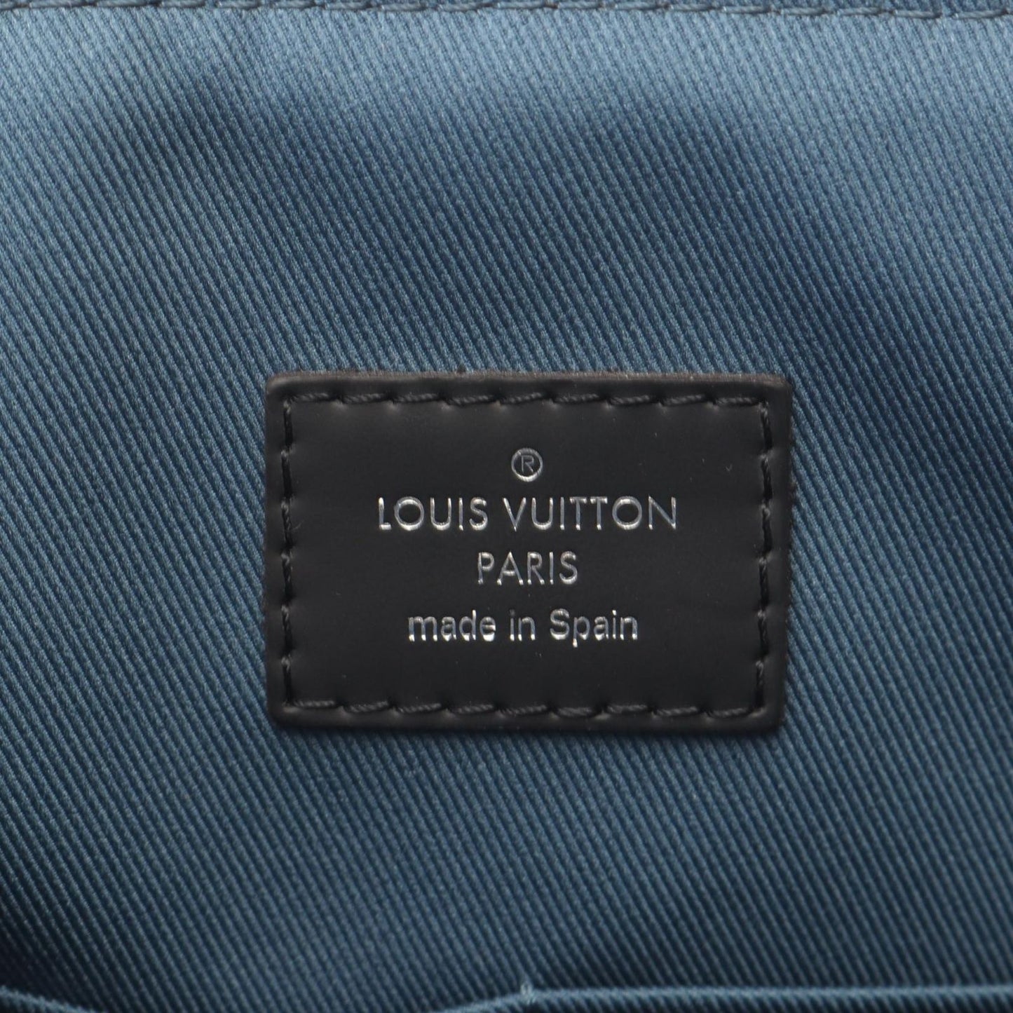 Louis Vuitton Shoulder Bag District MM Damier Graphite Leather — view 4