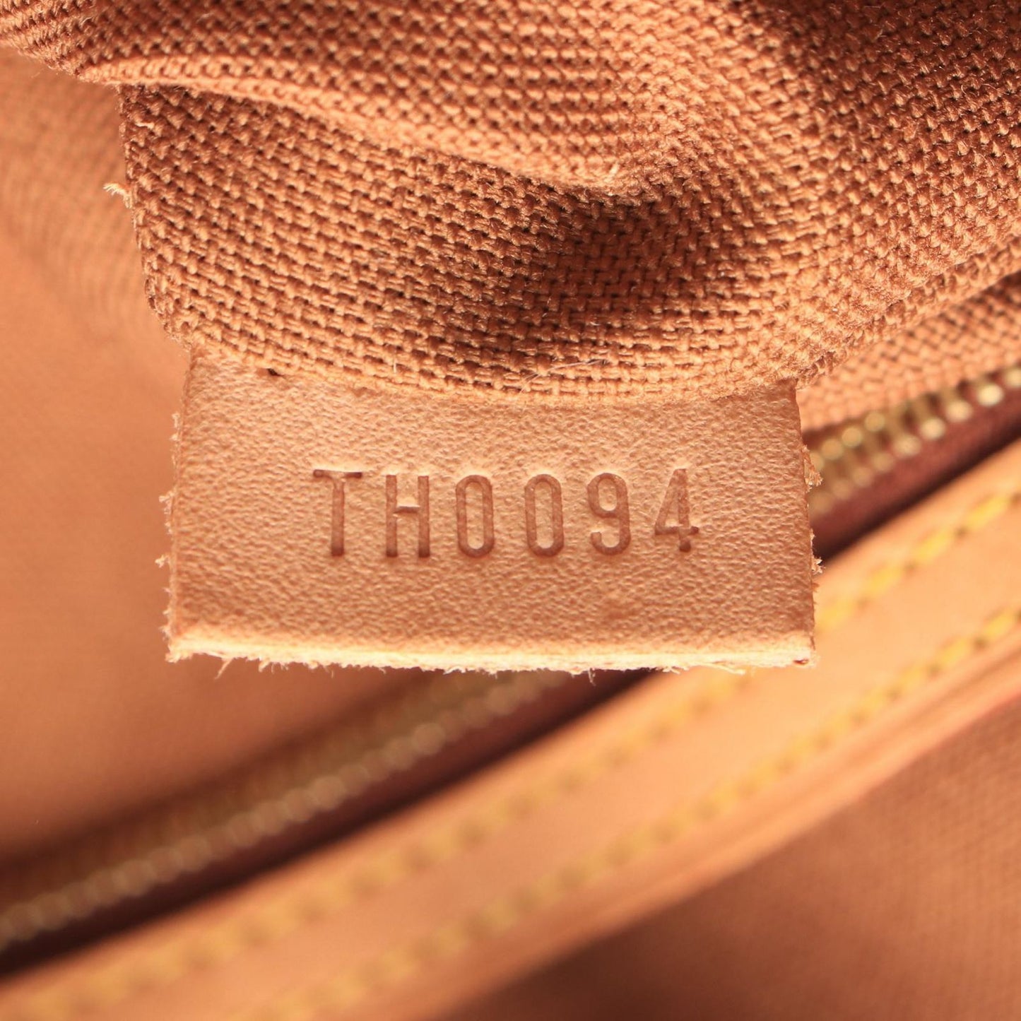Louis Vuitton Tote Bag Cabas Mezzo Monogram Leather — view 5