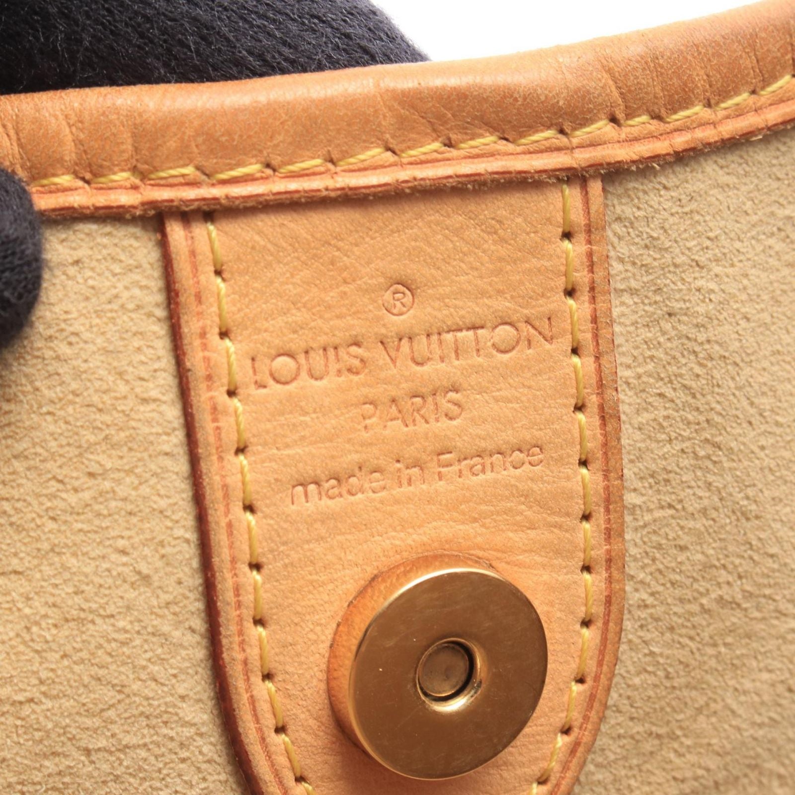 Louis Vuitton Shoulder Bag Galleria PM Monogram Leather — view 4