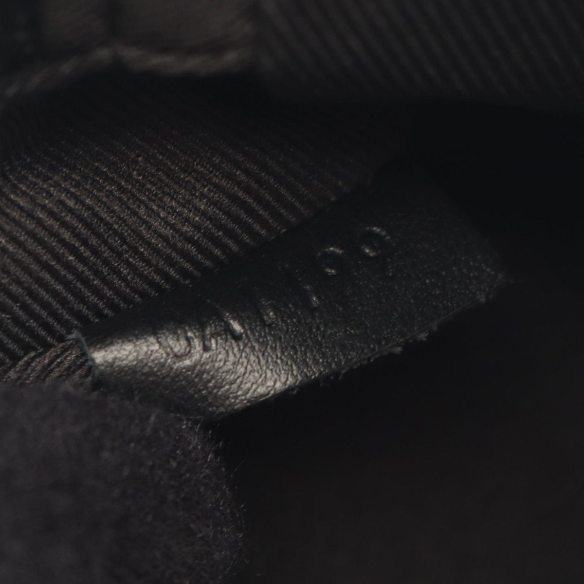 Louis Vuitton Shoulder Bag Danube Messenger Taiga Noir Rainbow Leather — view 5