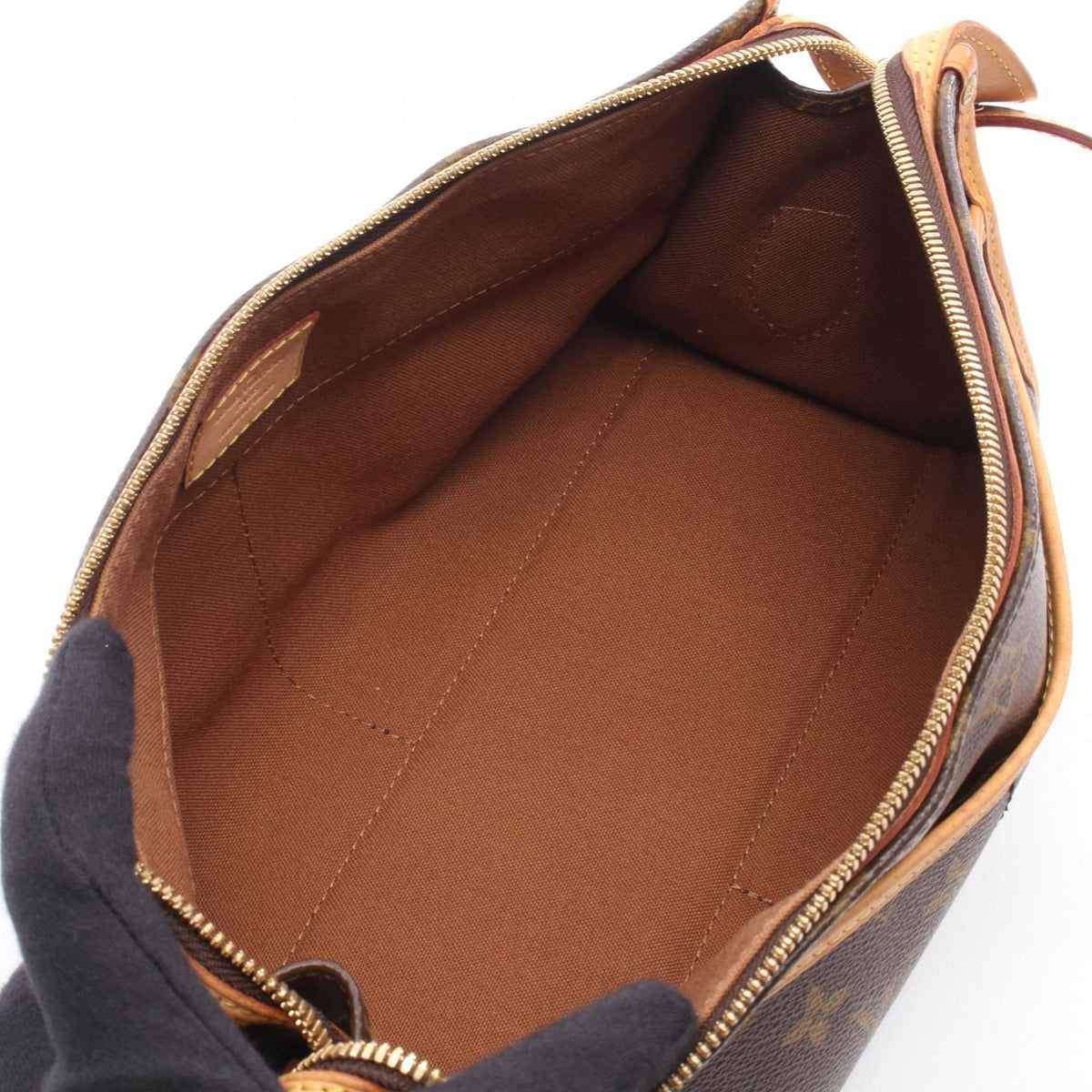 Louis Vuitton Shoulder Bag Popincourt Long Leather — view 3