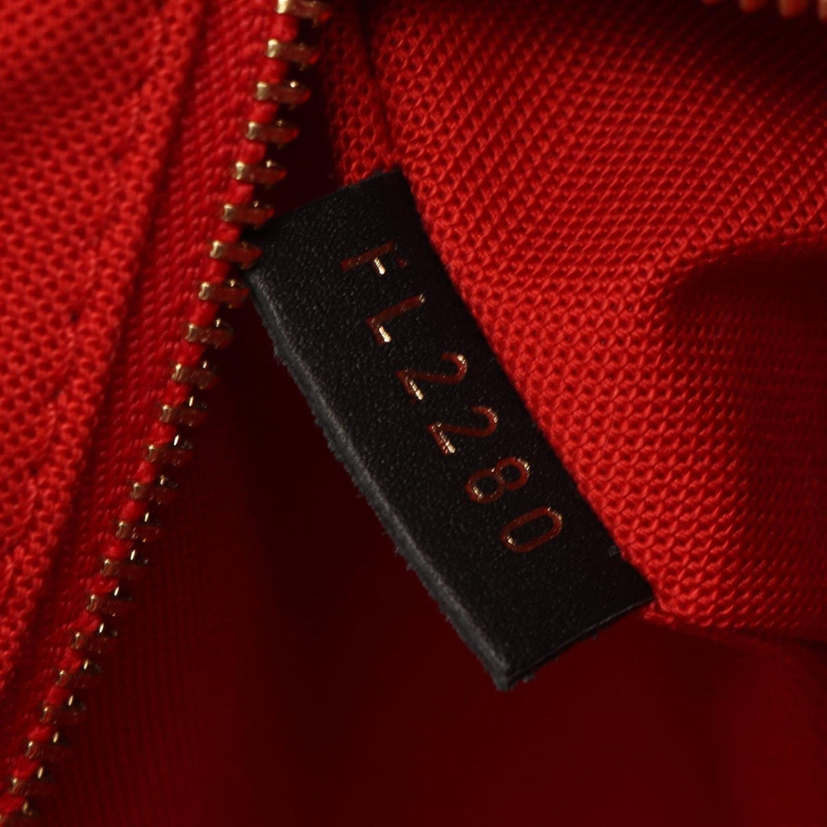 Louis Vuitton Tote Bag On The Go MM Monogram Giant Reverse Leather — view 5