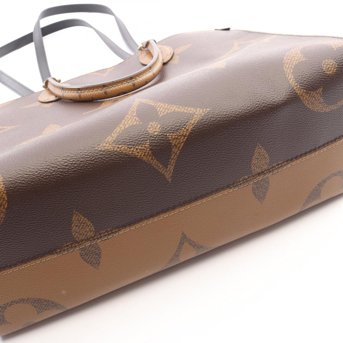 Louis Vuitton Tote Bag On The Go MM Monogram Giant Reverse Leather — view 7