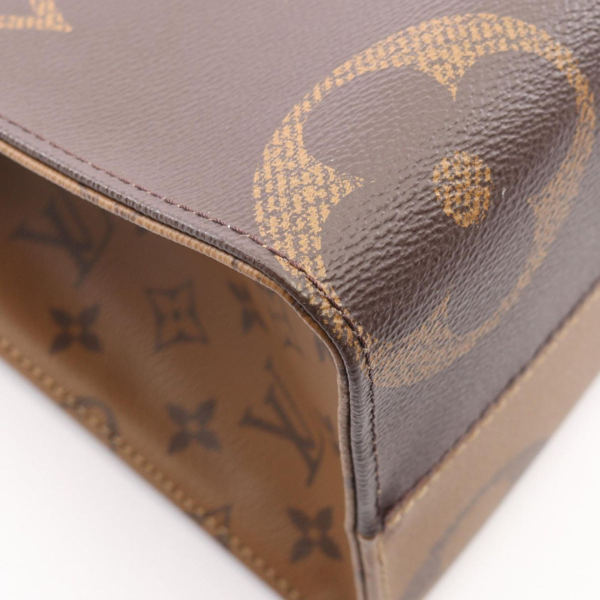 Louis Vuitton Tote Bag On The Go MM Monogram Giant Reverse Leather — view 6