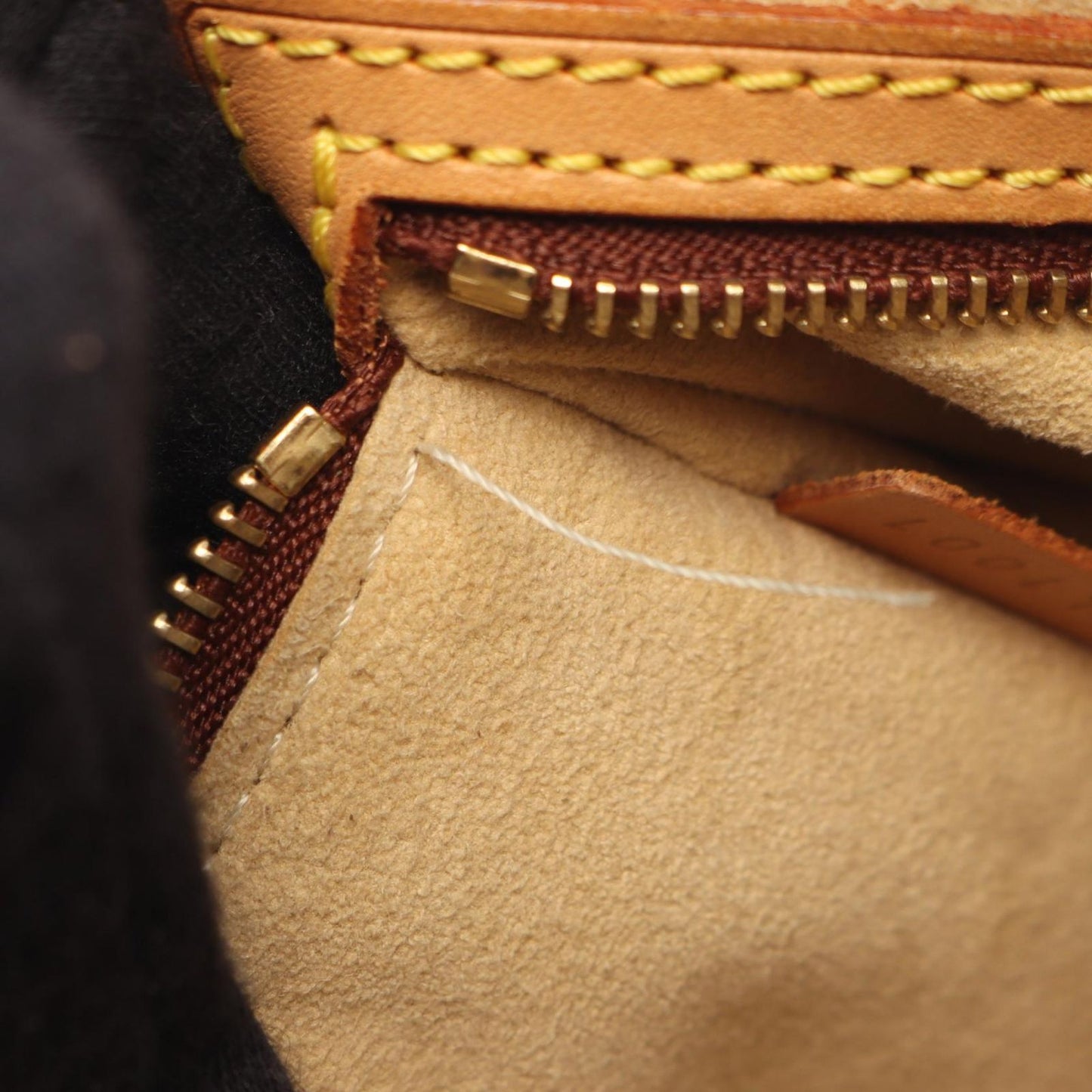 Louis Vuitton Shoulder Bag Looping MM Monogram Leather — view 6