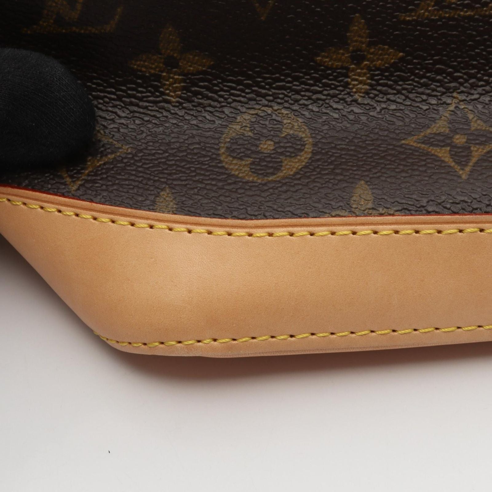 Louis Vuitton Handbag Monogram Leather — view 8