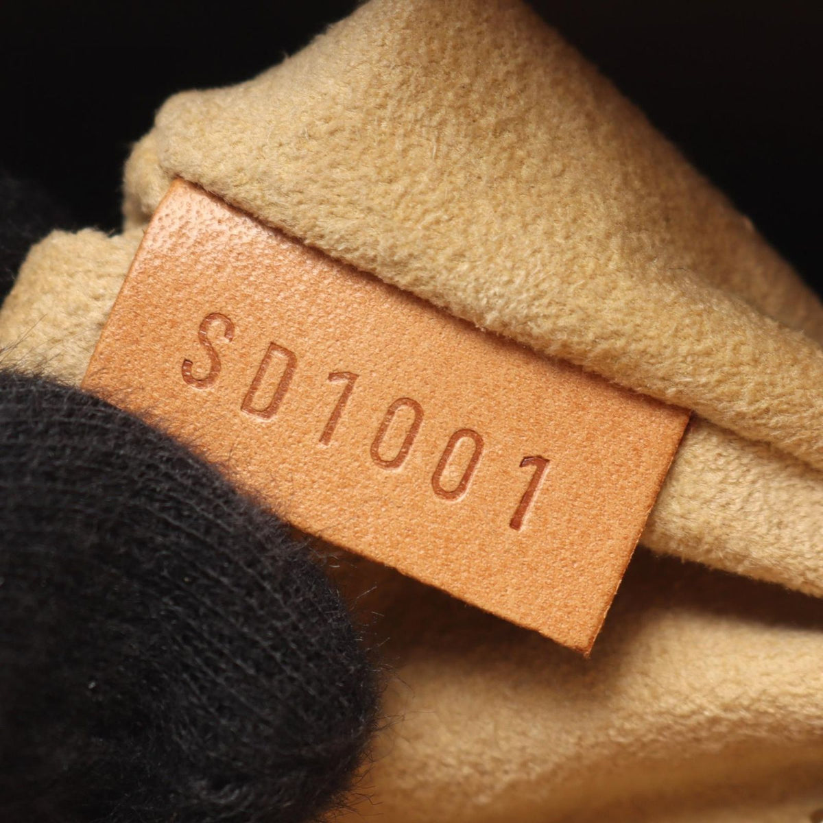 Louis Vuitton Shoulder Bag Looping MM Leather — view 5