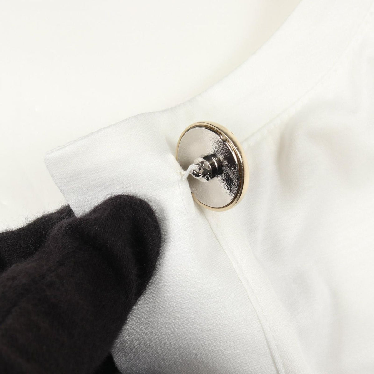 Chanel Short Sleeve T-Shirt CC Logo Button Cotton — view 6