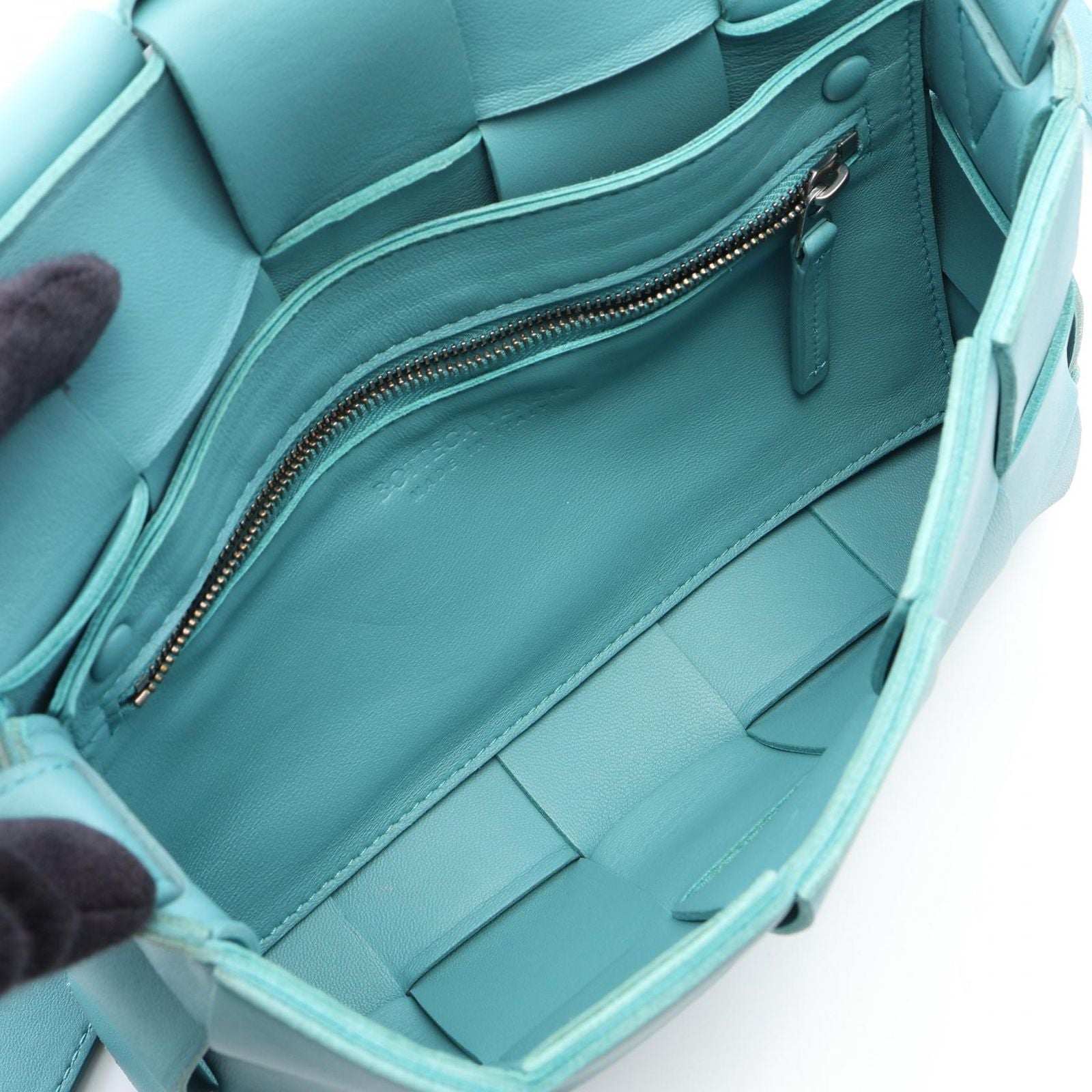 Bottega Veneta Shoulder Bag Cassette Maxi Intrecciato Mint Green Leather — view 3