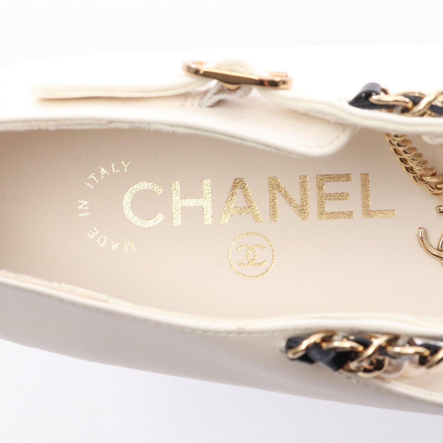 Chanel CC Logo Chain Mary Jane White Leather Patent Flat Shoes — view 5