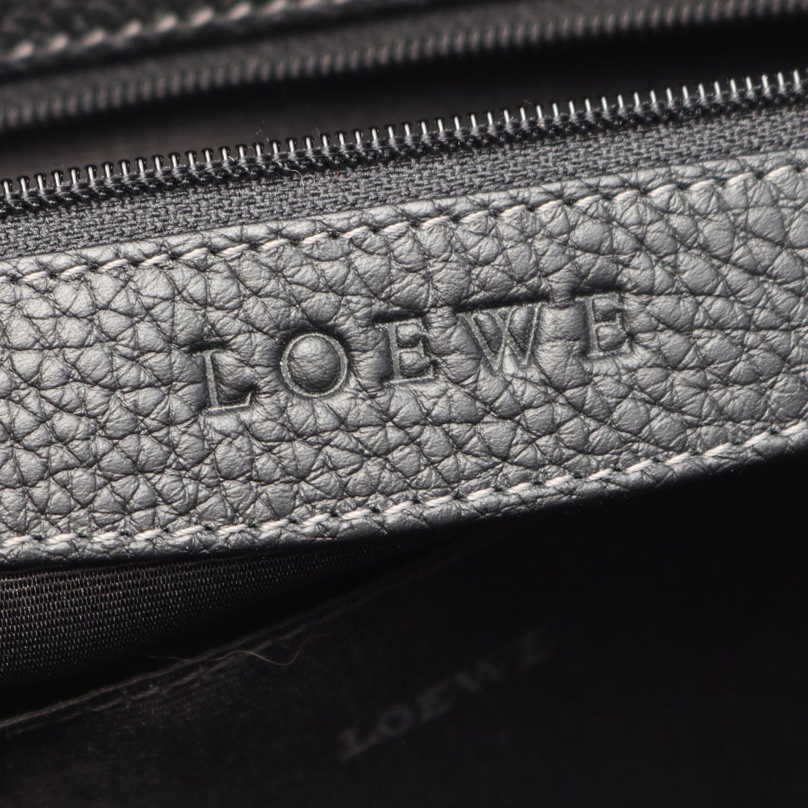 Loewe Boston Bag Senda Large Black Leather — view 4