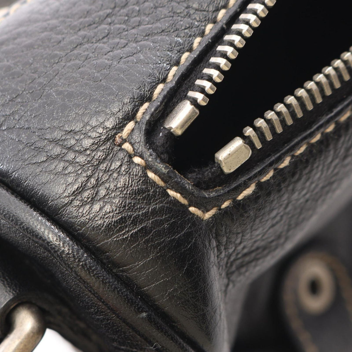 Gucci Shoulder Bag Crest Black Leather — view 6