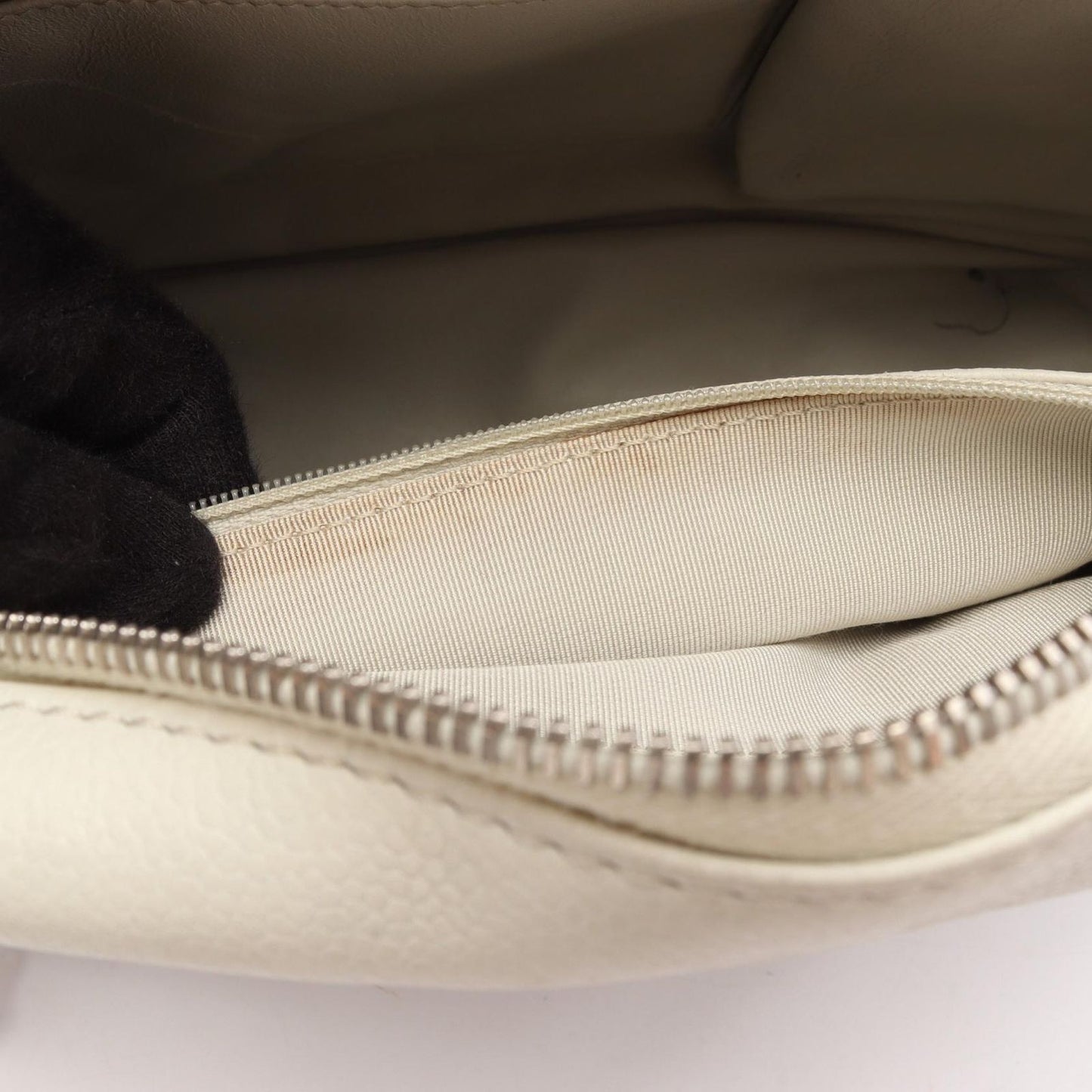 Chanel Shoulder Bag 2.55 Quilted Off White Caviar Leather Chain — view 6