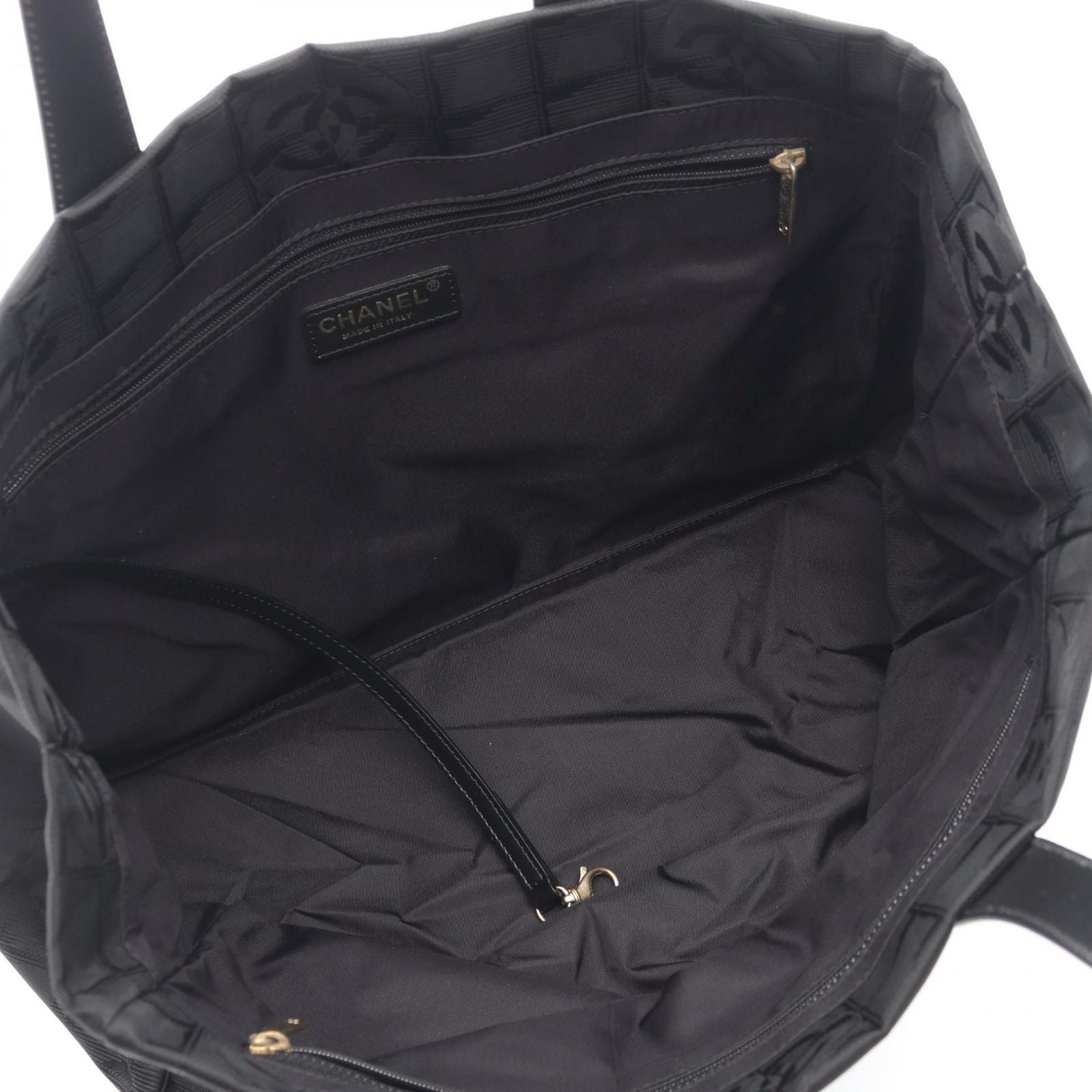 Chanel Tote Bag New Travel Line MM Black Leather MM — view 3