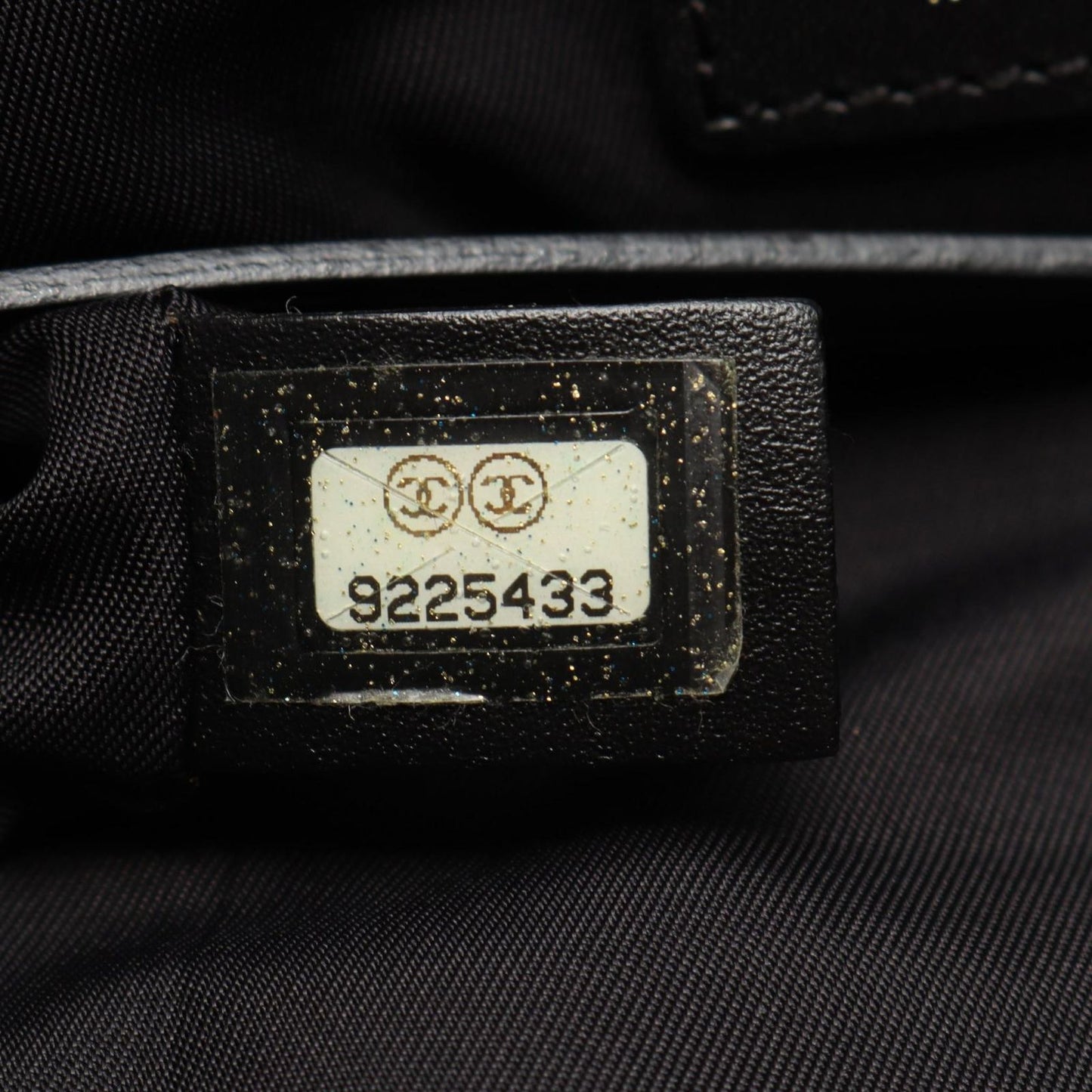 Chanel Tote Bag New Travel Line MM Black Leather MM — view 5