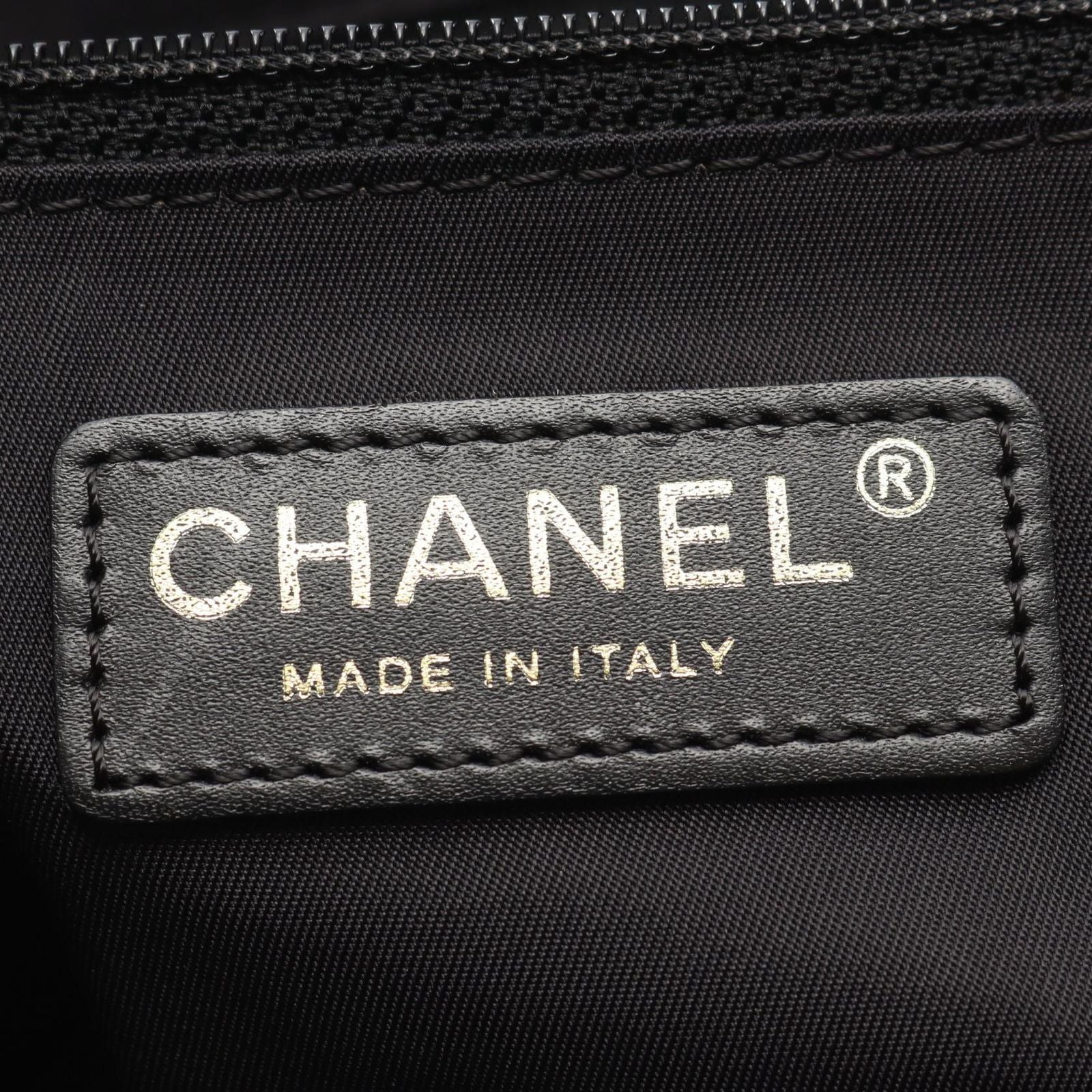 Chanel Tote Bag New Travel Line MM Black Leather MM — view 4