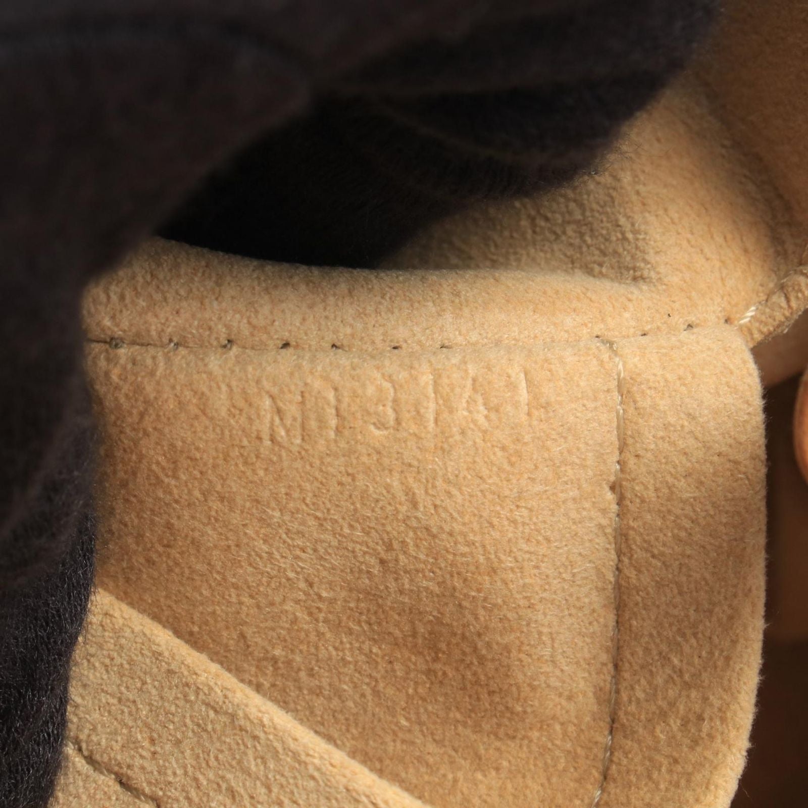 Louis Vuitton Shoulder Bag Galleria PM Leather — view 5