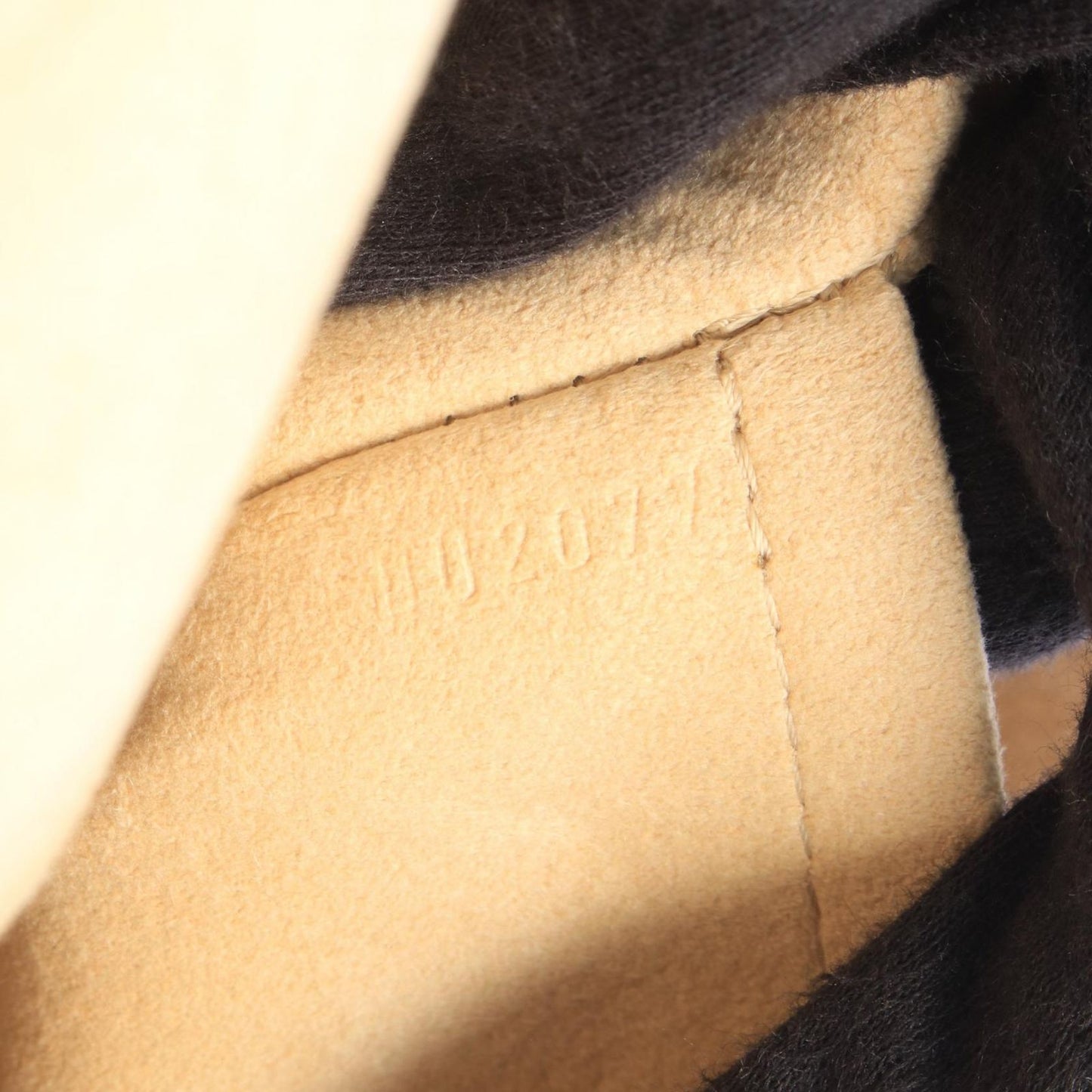Louis Vuitton Shoulder Bag Beverly GM Leather — view 5