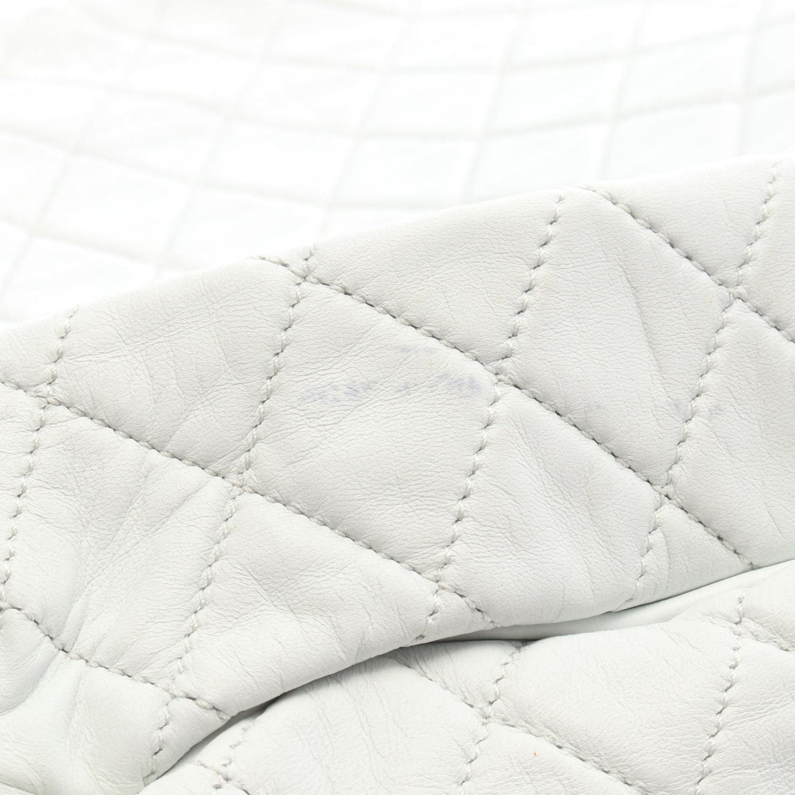 Chanel Shoulder Bag Quilted Off White Lambskin — view 6