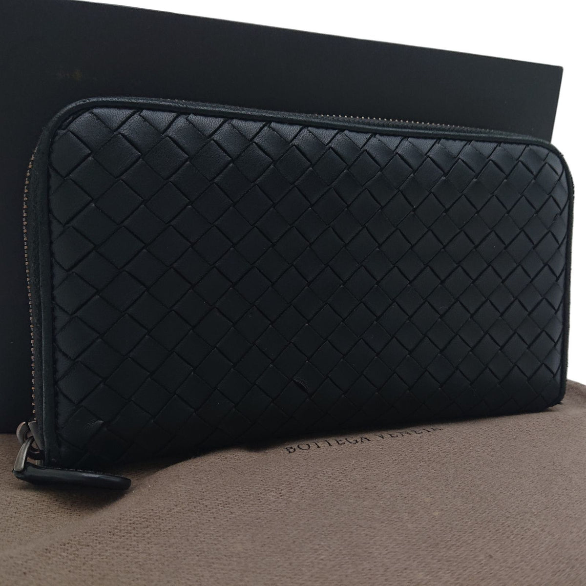 Bottega Veneta Intrecciato Round Zip Wallet Black