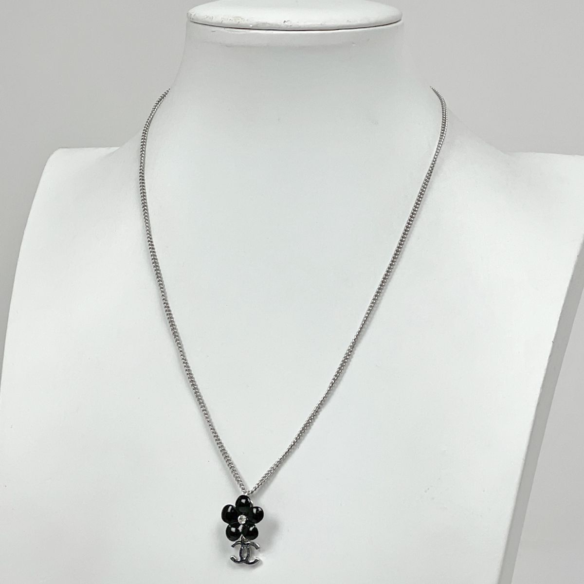 Chanel Necklace CC Logo Flower Silver Plated — view 6