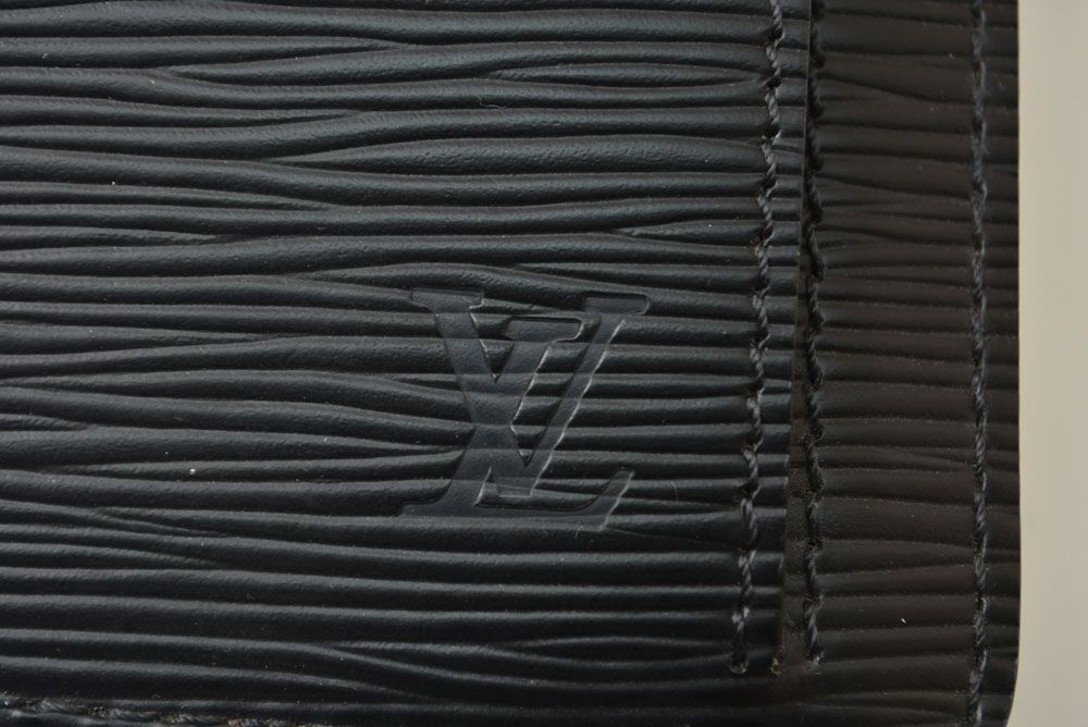 Louis Vuitton Clutch Vintage Epi Pochette Series Dragonne Noir Black — view 4