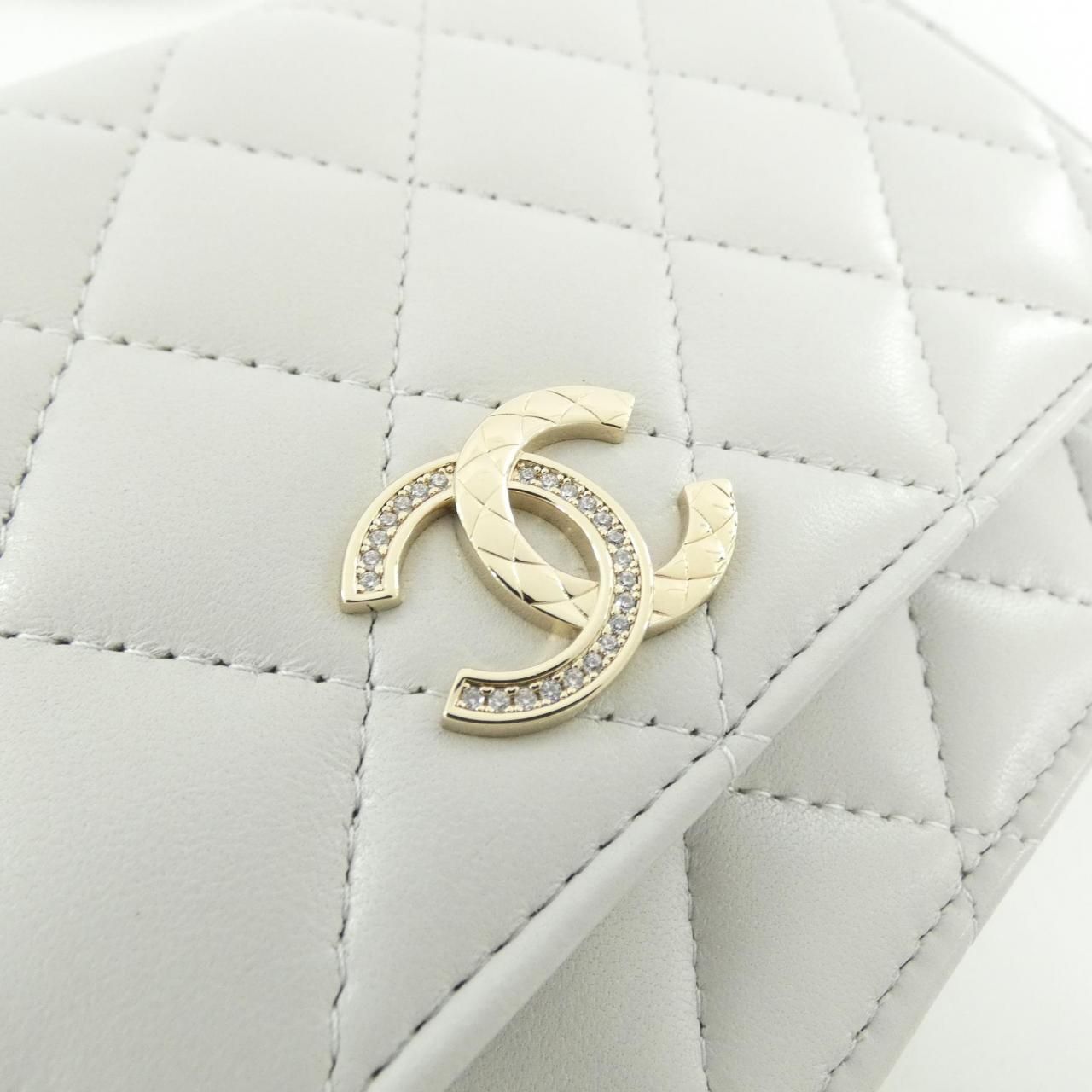 Chanel Chain Wallet Shoulder Bag — view 4