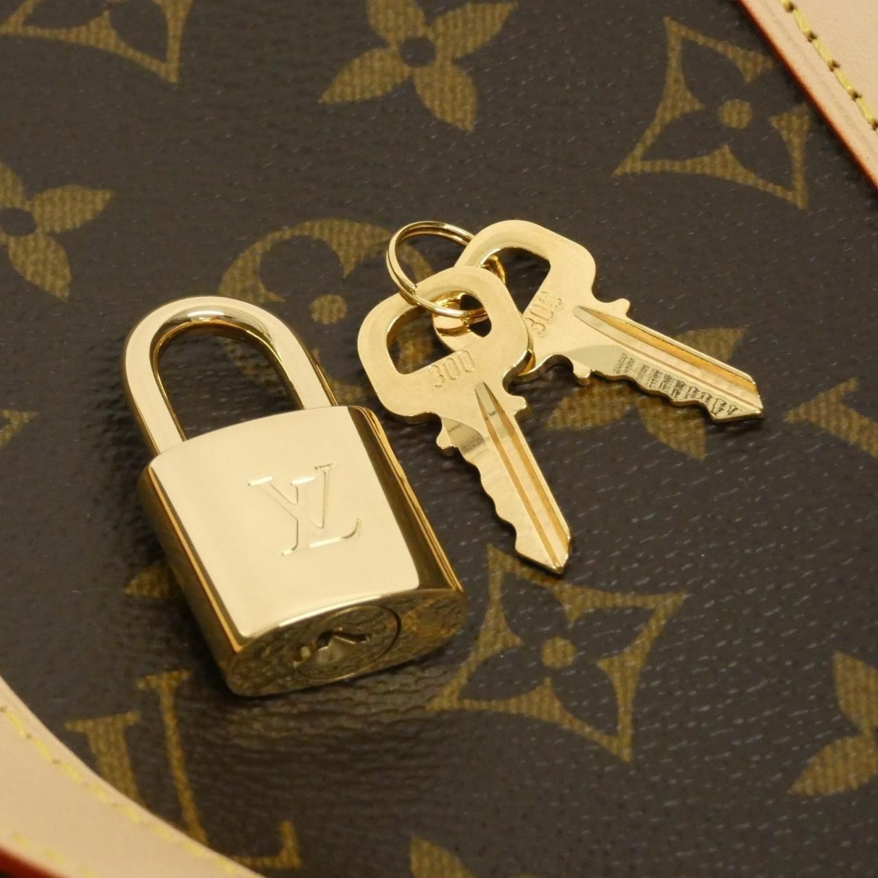 Louis Vuitton Monogram Keepall Bandouliere 45 Boston Bag — view 3