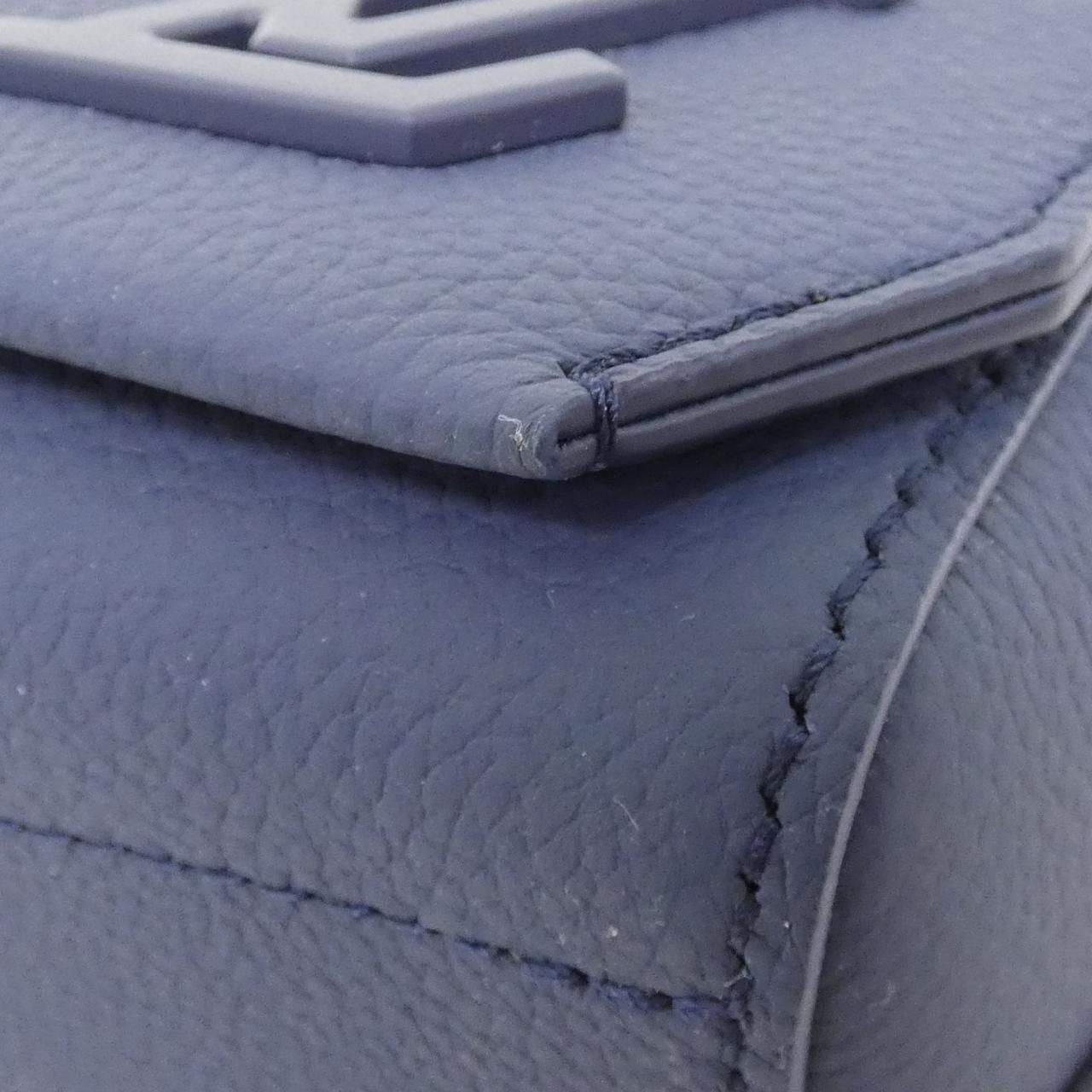 Louis Vuitton LV Aerogram Takeoff Messenger Shoulder Bag — view 3