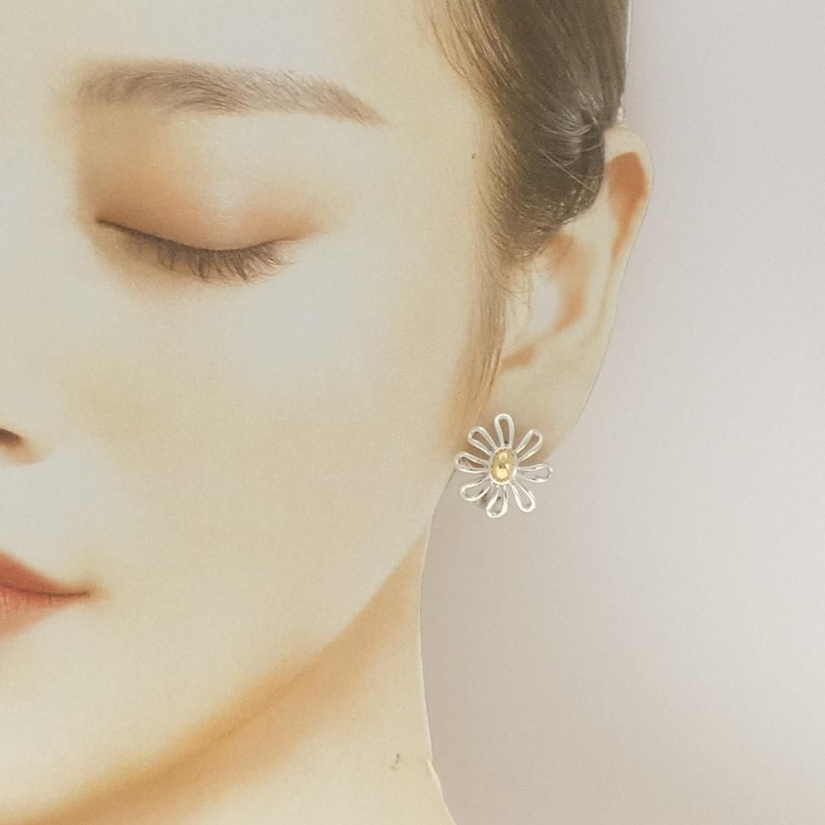 Tiffany & Co Daisy Earrings — view 4
