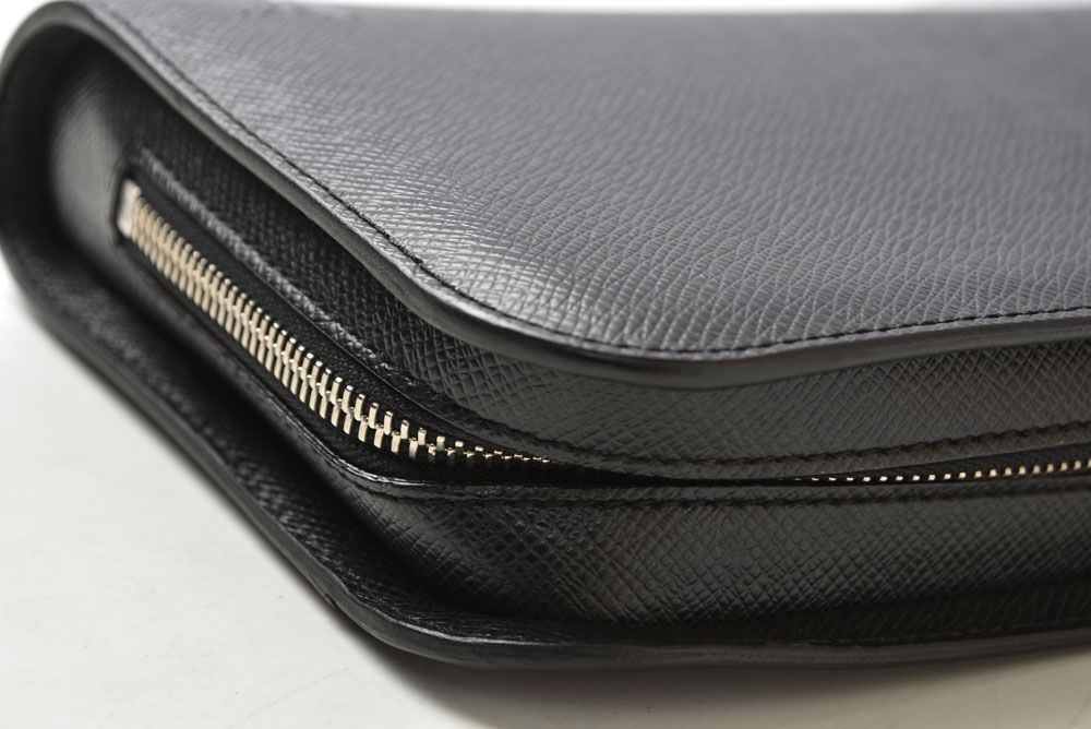 Louis Vuitton Clutch Baikal Taiga Ardoise Black — view 4