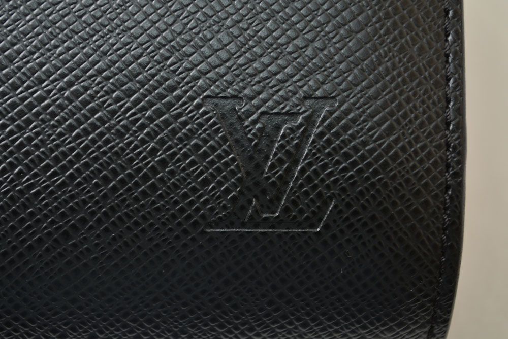 Louis Vuitton Clutch Baikal Taiga Ardoise Black — view 2