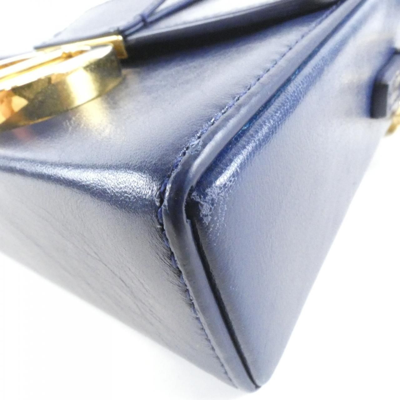 Dior 30 Montaigne Shoulder Bag — view 3