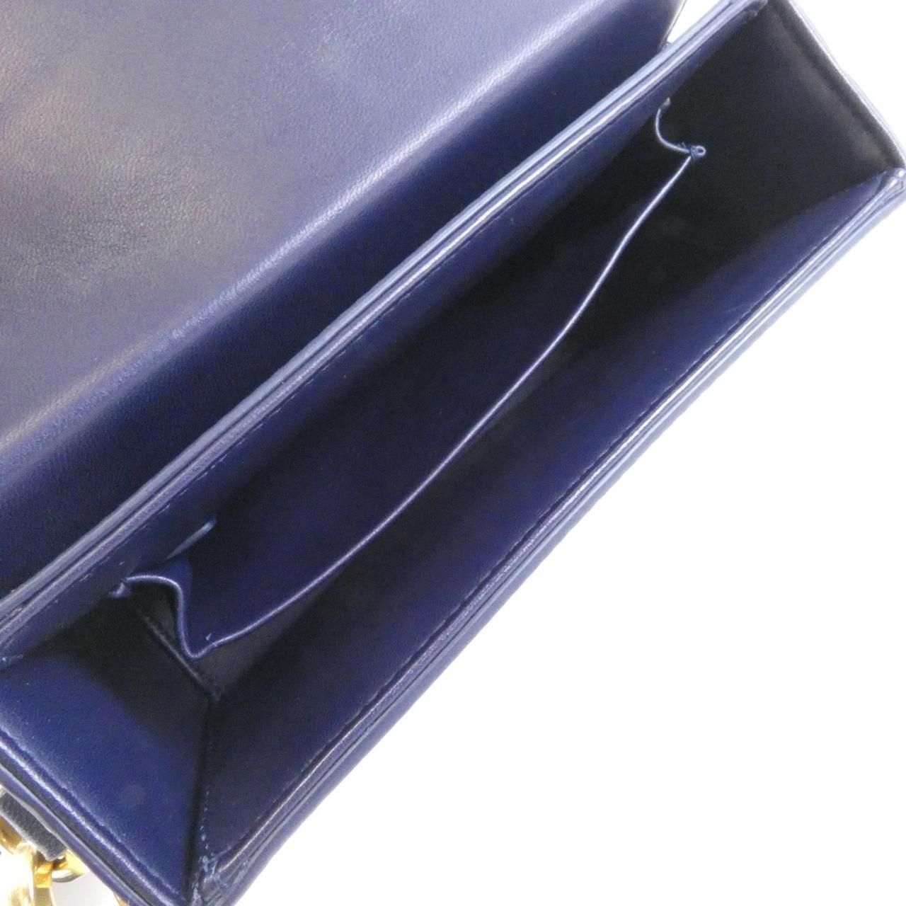 Dior 30 Montaigne Shoulder Bag — view 8