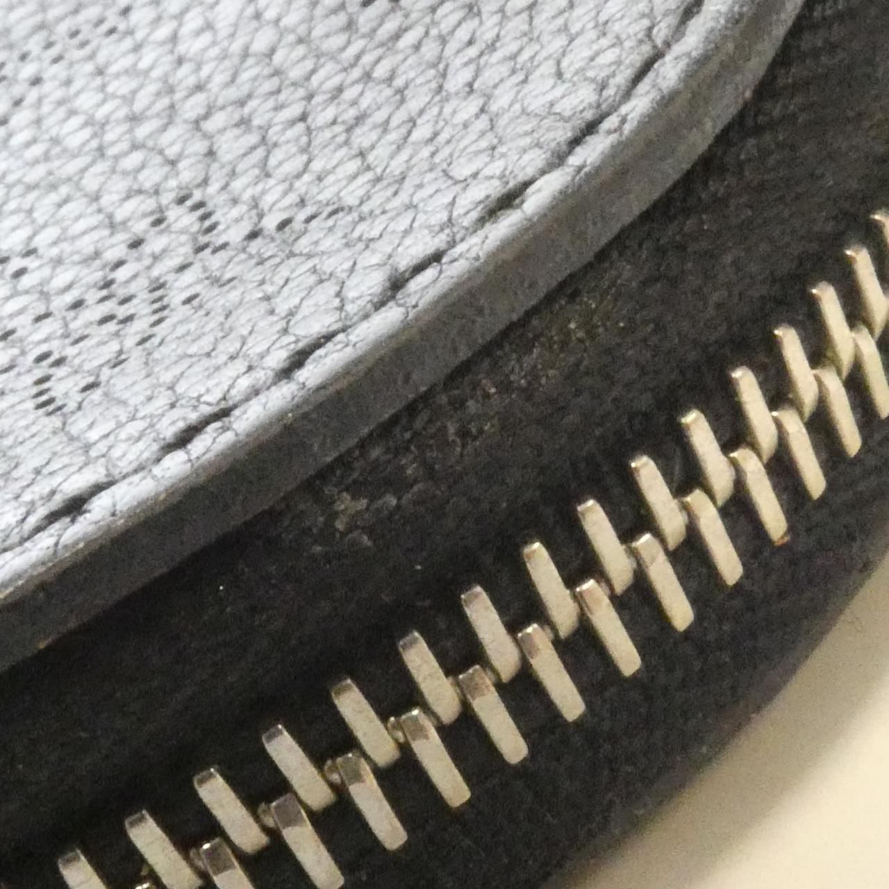 Louis Vuitton Mahina Bella Shoulder Bag — view 7