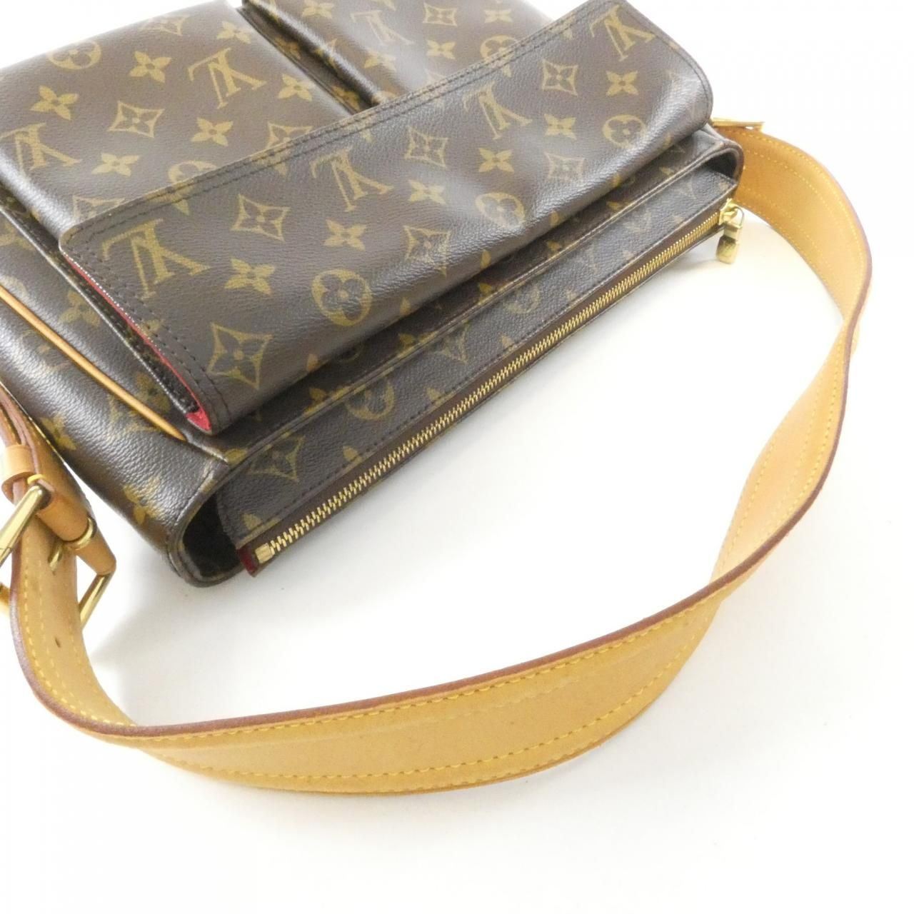 Louis Vuitton Monogram Viva-Cite GM Shoulder Bag — view 4