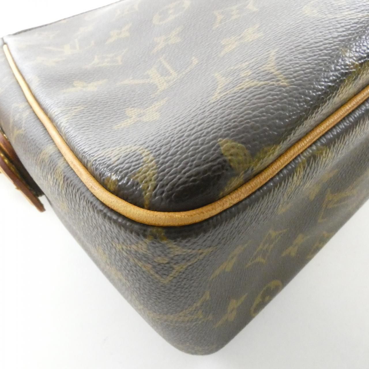 Louis Vuitton Monogram Viva-Cite GM Shoulder Bag — view 3