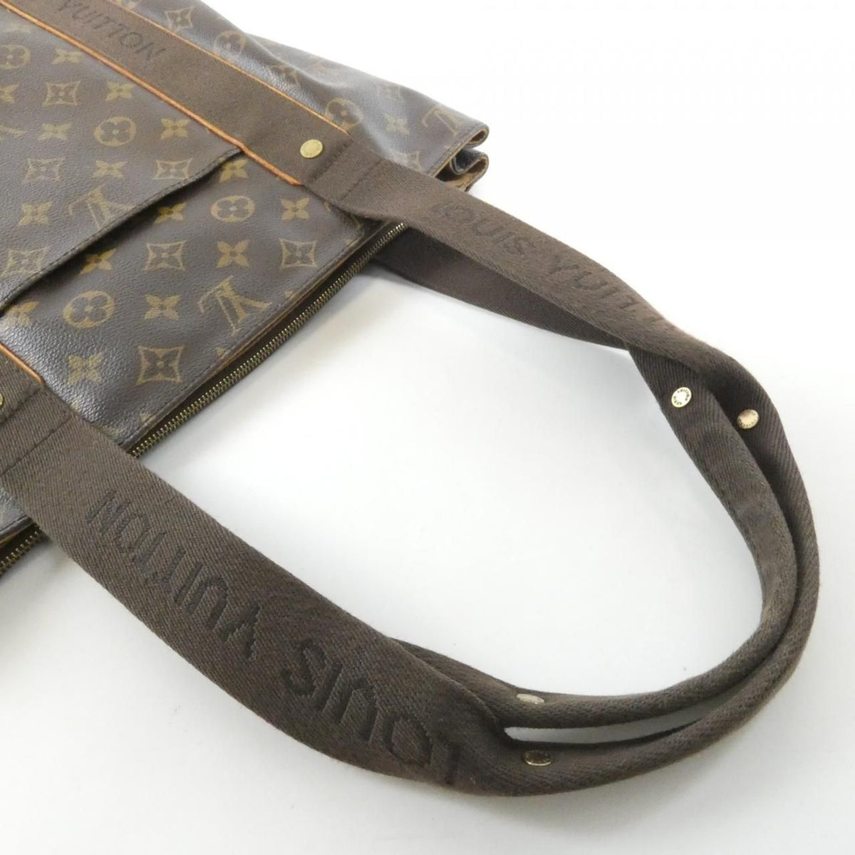 Louis Vuitton Monogram Beaubourg Bag — view 6