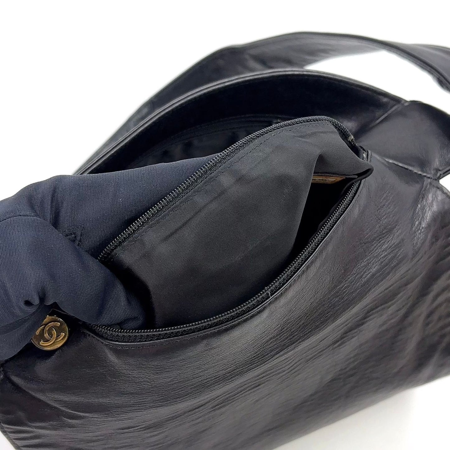 Chanel CC Logo Fringe Tassel Leather Black Shoulder Bag Gold — view 5