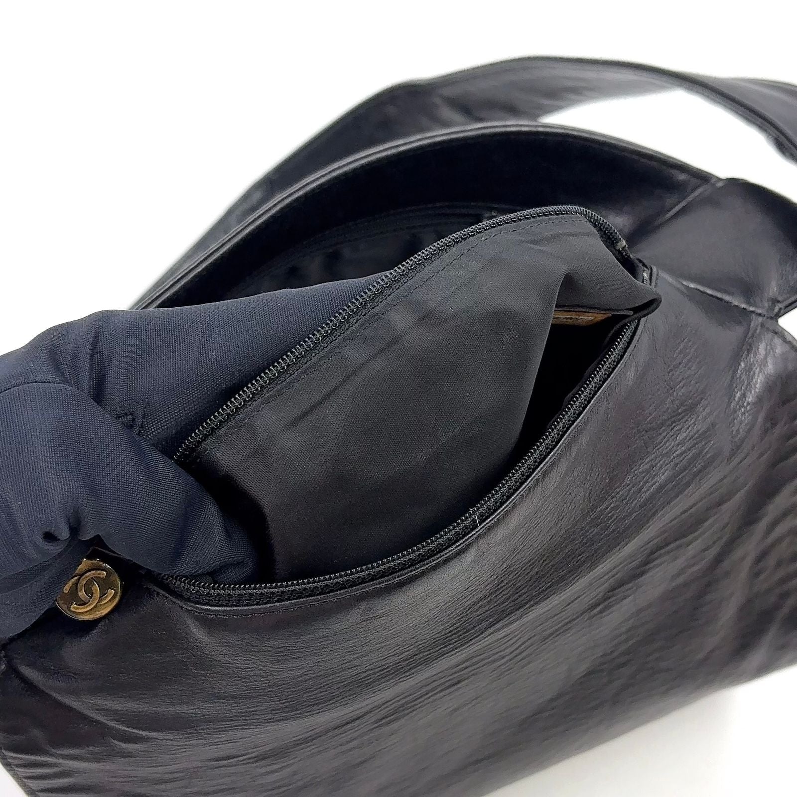 Chanel CC Logo Fringe Tassel Leather Black Shoulder Bag Gold — view 5