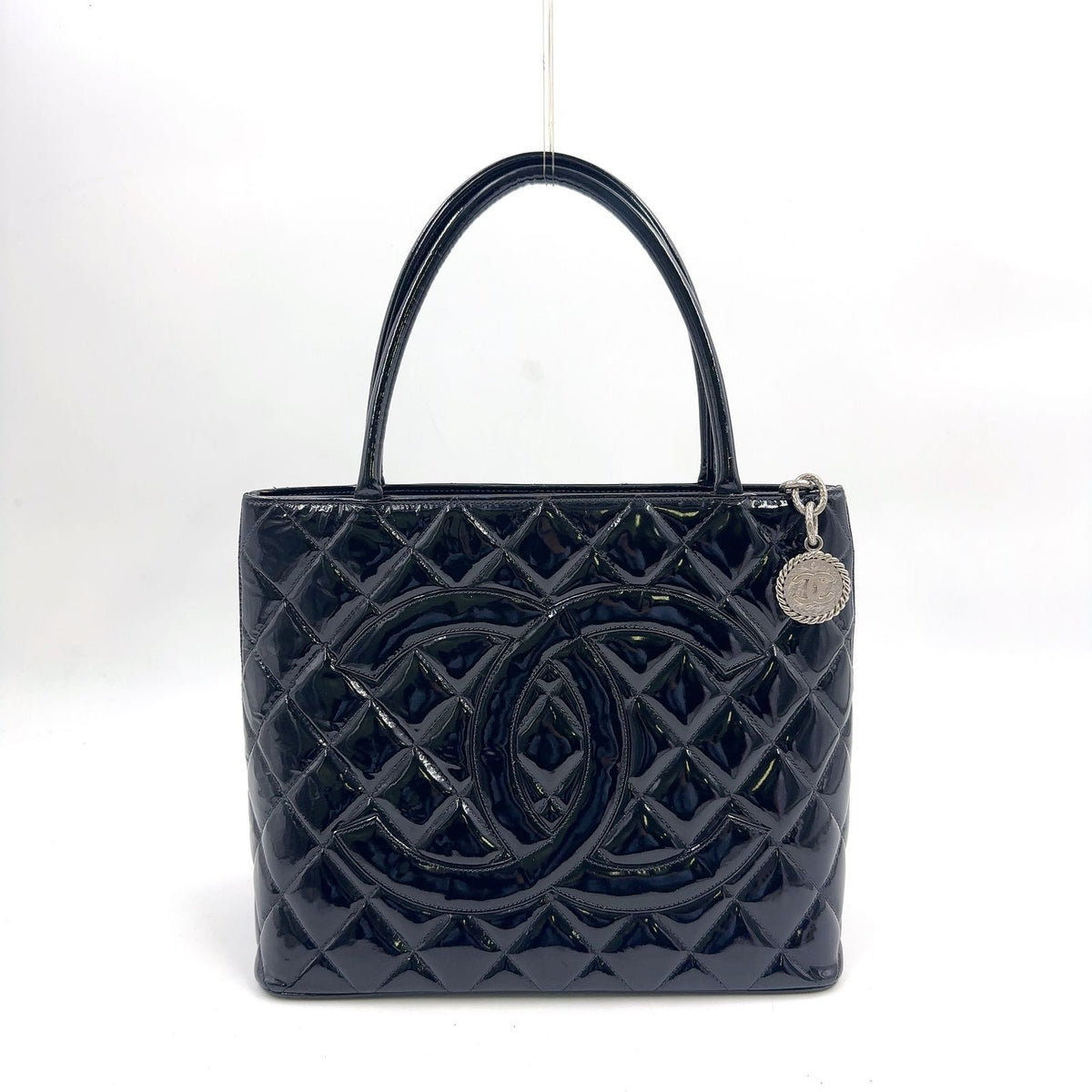 Chanel CC Logo Reprint Quilted Patent Leather Patent Black Tote Bag Silver