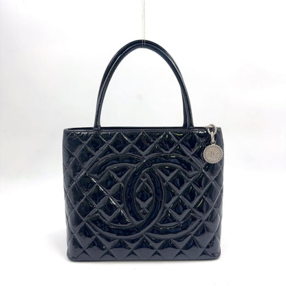 Chanel CC Logo Reprint Quilted Patent Leather Patent Black Tote Bag Silver